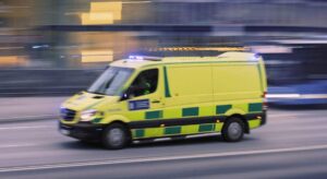 Ambulancia de transporte sanitario en servicio para los técnicos en emergencias sanitarias
