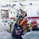 Cartel reivindicativo con el lema: si la policía o los bomberos no van solos, ¿por qué los técnicos en emergencias sanitarias sí?