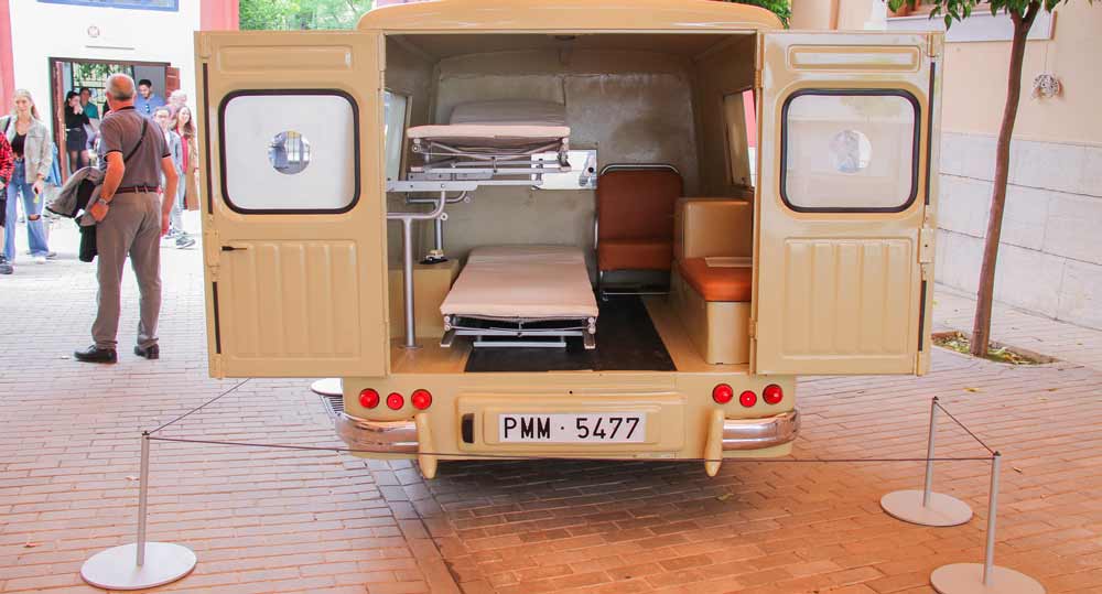 ambulancia antigua clasica
