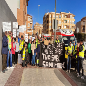 Fotografía de manifestación de TES con chalecos amarillos y pancarta SI NO SE DICE NO SE SABE TNA SVB SAMU 1100€