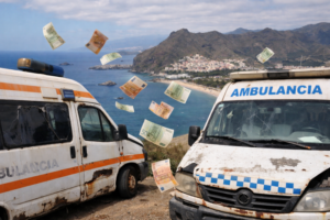 Ambulancias deterioradas junto a billetes de euro volando en un paisaje costero, denunciando el mal estado del parque de ambulancias